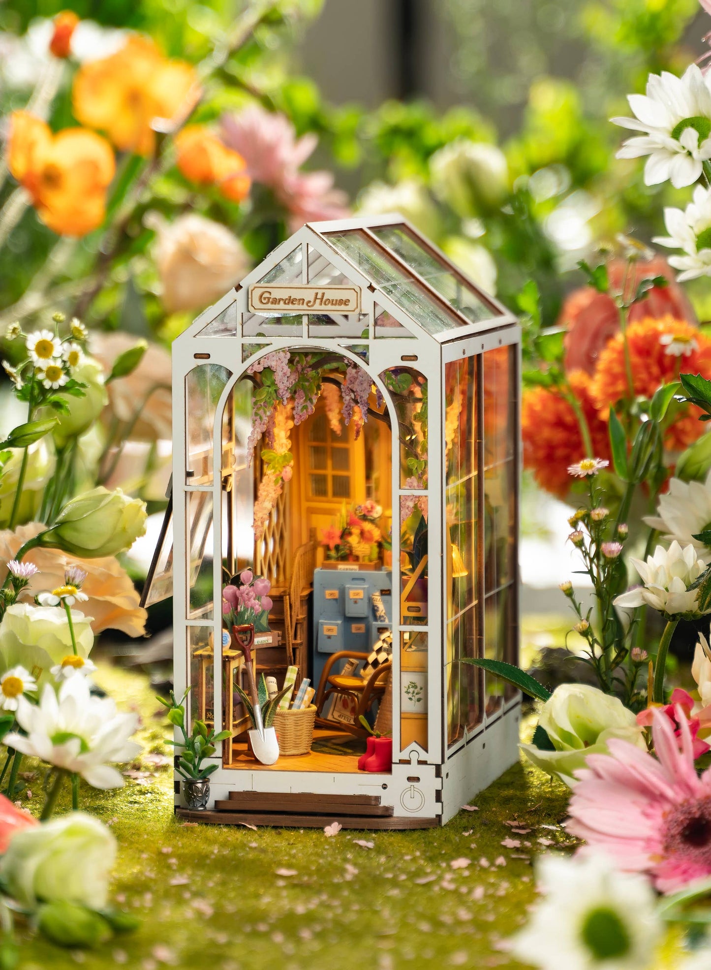 Book Nook Kit: Garden House