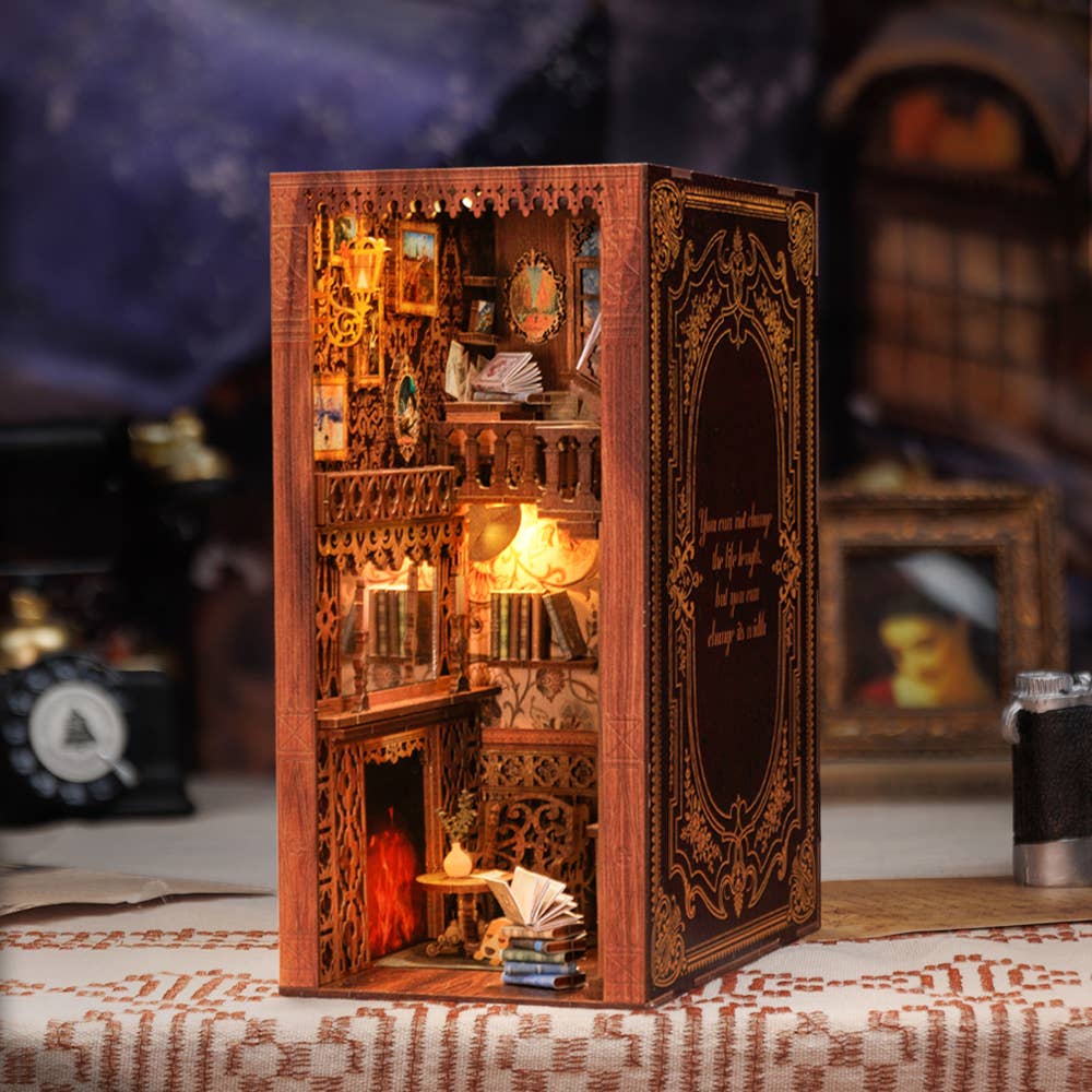 Book Nook Kit: Eternal Bookstore