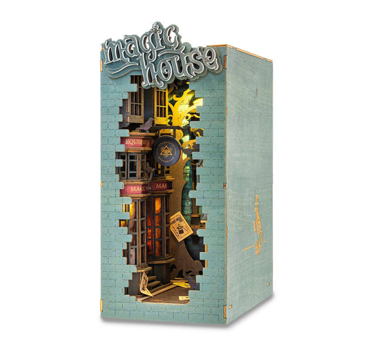 Book Nook Kit: Magic House