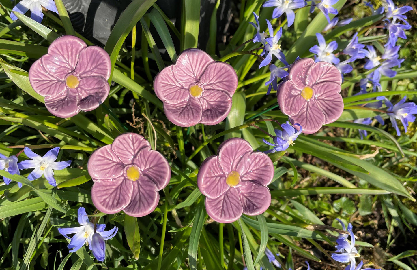 Lilla keramik blomst