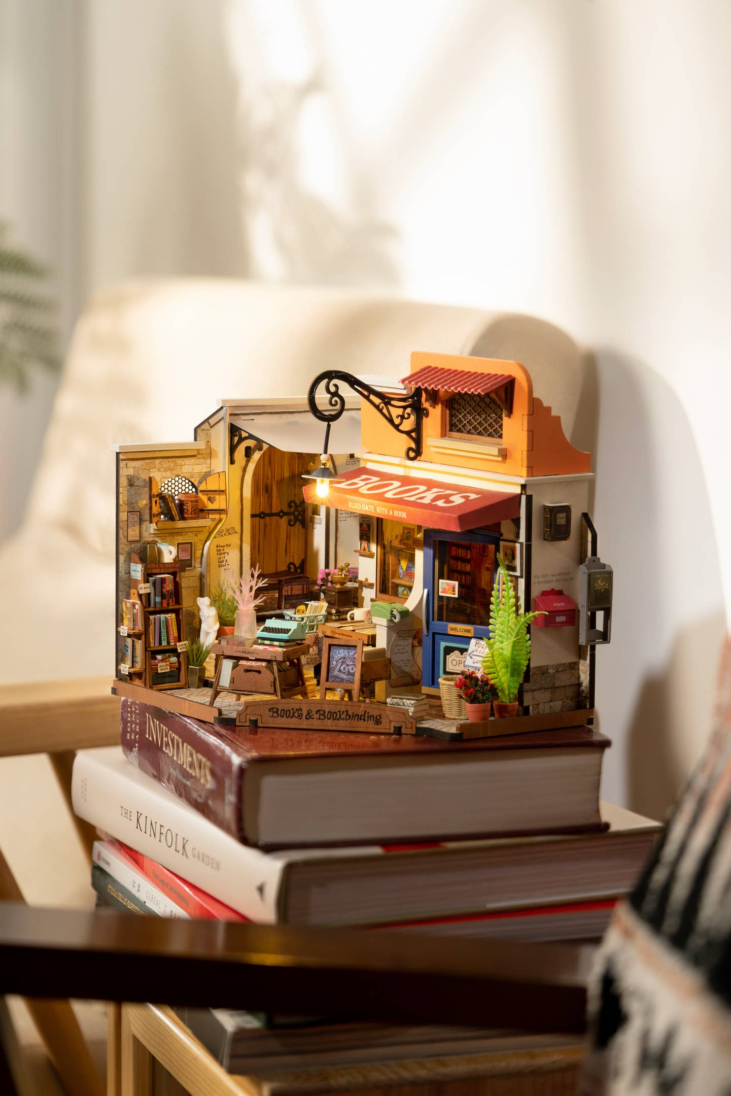 Miniature House Kit: Corner Bookstore