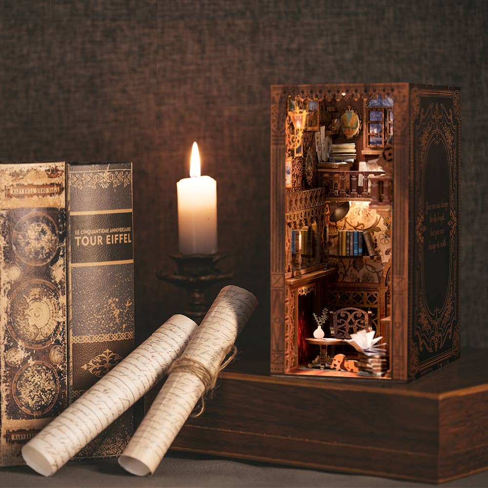 Book Nook Kit: Eternal Bookstore