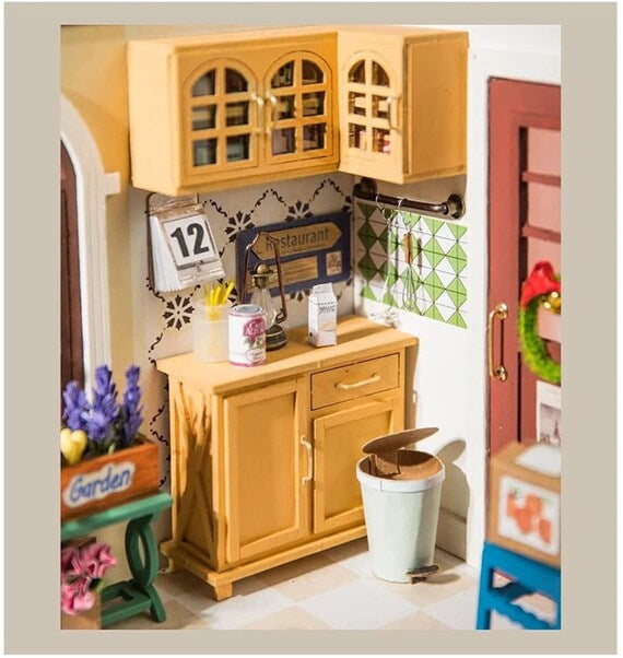 Miniature House Kit - Mrs.Charlies Dining Room