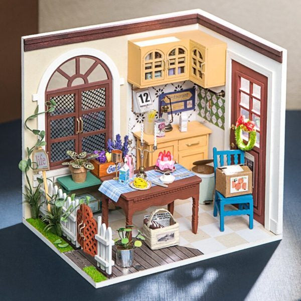 Miniature House Kit - Mrs.Charlies Dining Room